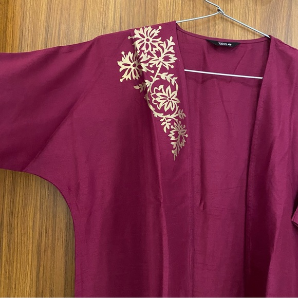 Indya Wine Embellished Longline Shrug. Size S - Picture 2 of 4